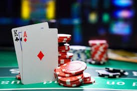 Live dealer roulette wheel with multi-camera coverage